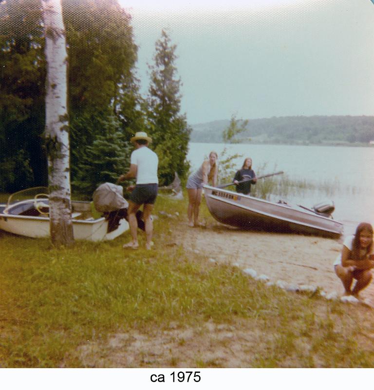1975-8_Summers_Len_Carolyn
