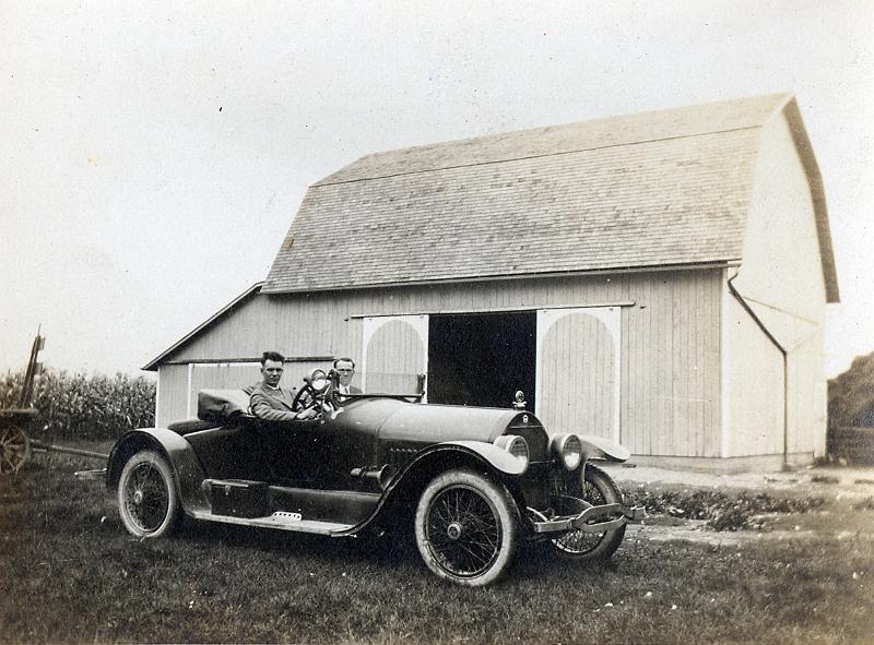 2_men_car-1