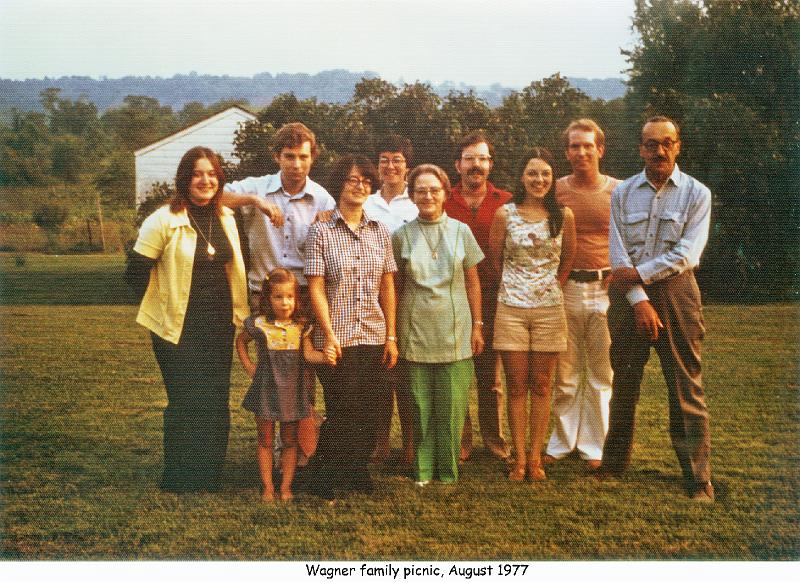 1977_66b_picnic_fam_wag