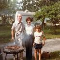 1984_28f_picnic_fam_wag