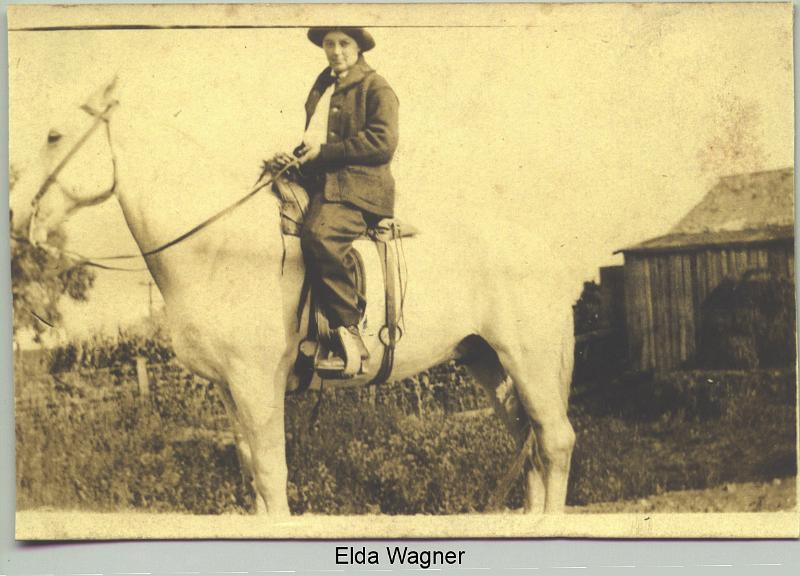 1914_Smith_Elda_horseback2